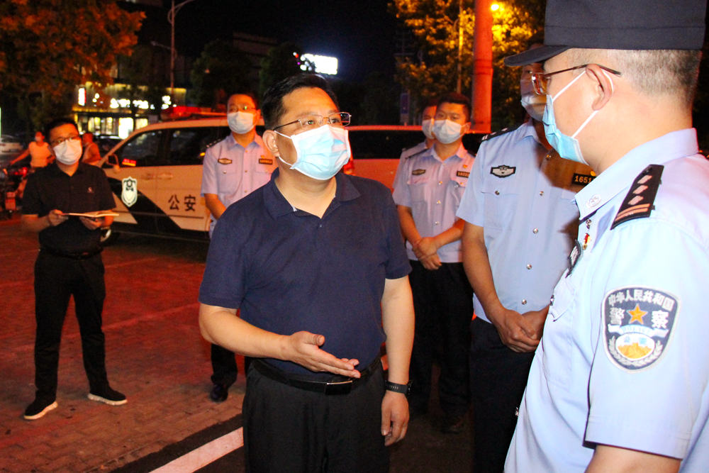 李中华暗访检查中高风险地区来永返永人员流调排查工作